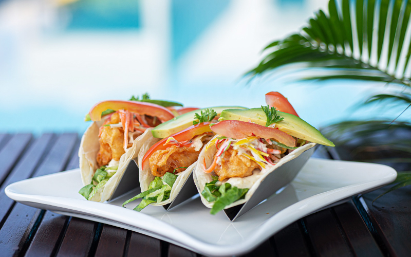 Akas-Pool Beach & Bar